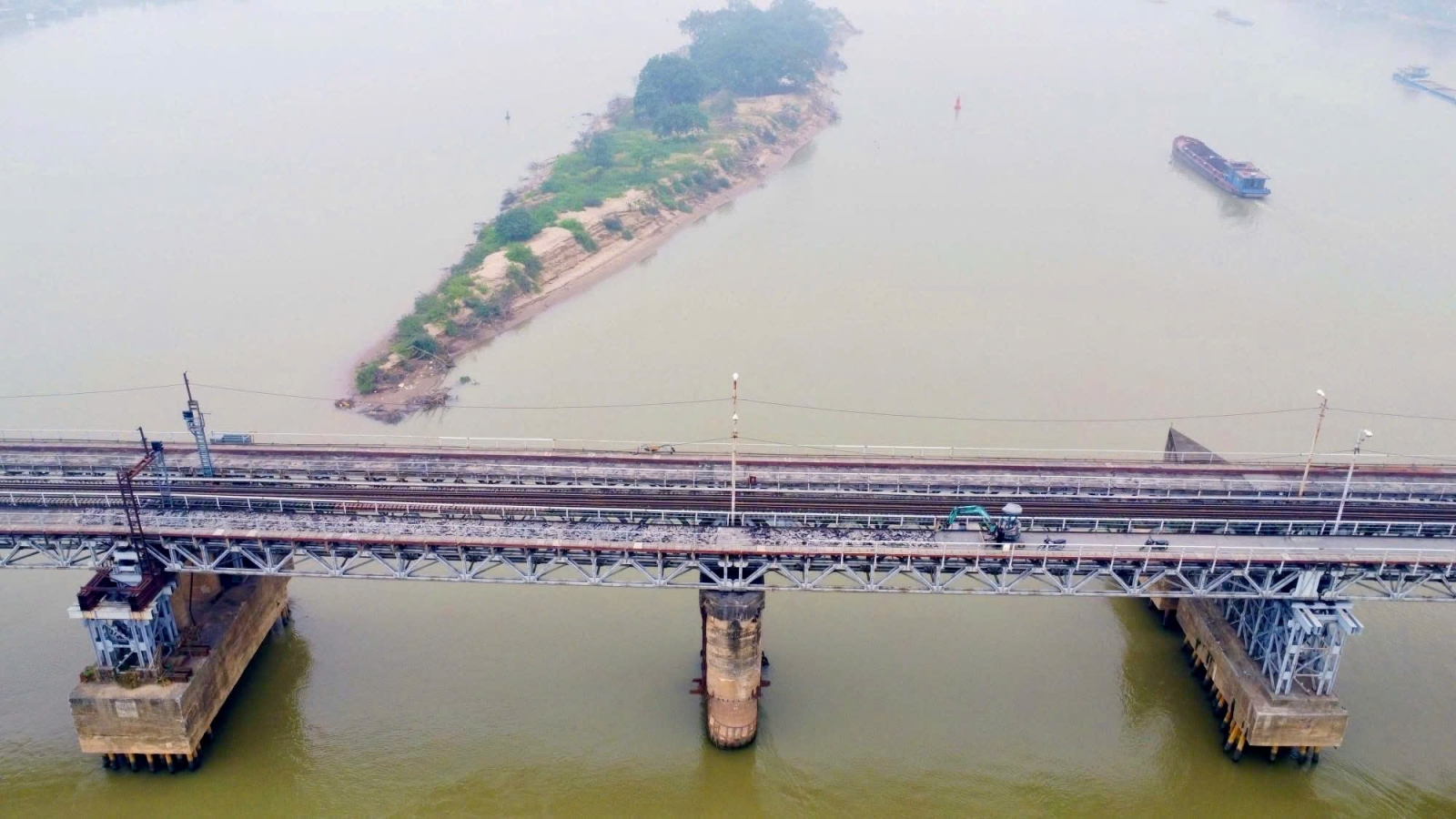 Sửa cầu Long Biên 2026 thay máng nước