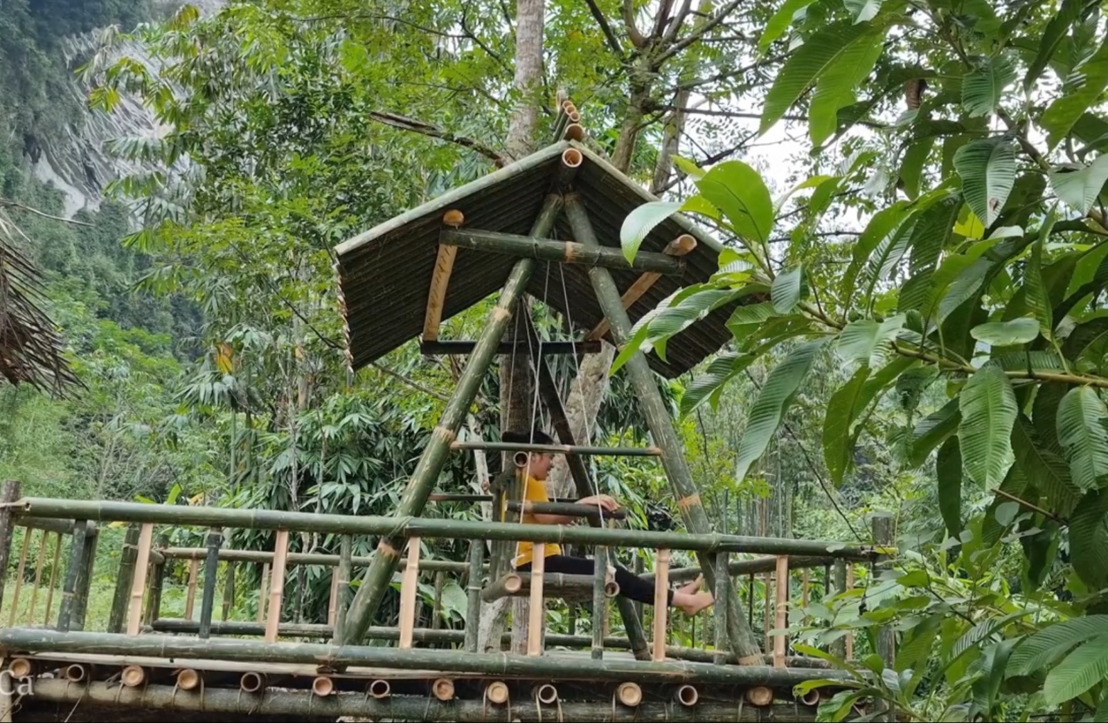 Lý Thị Ca làm nhà tre