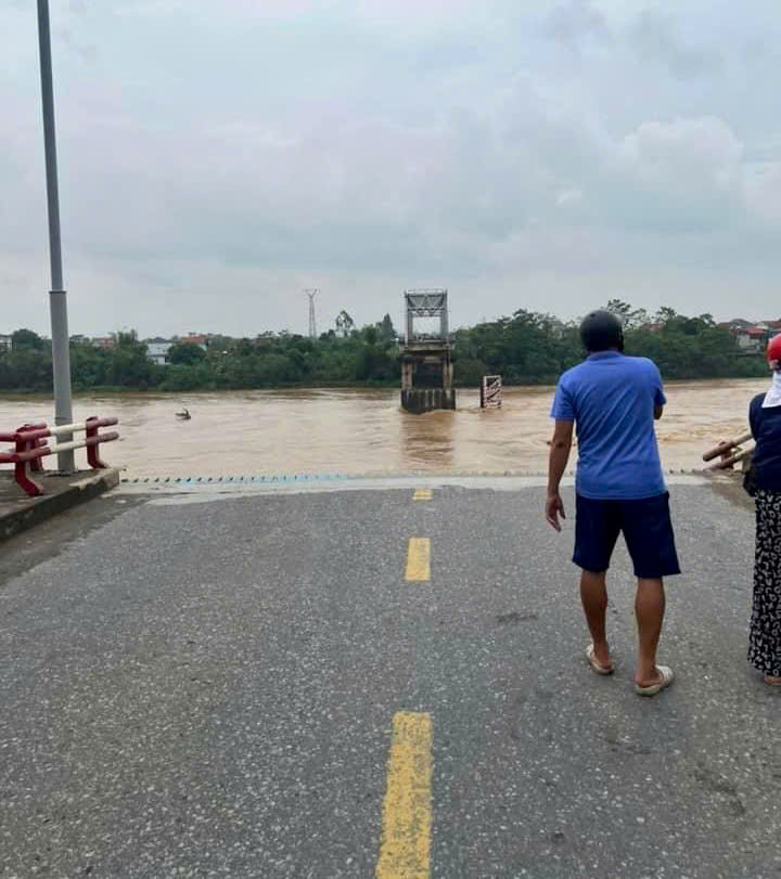 sập cầu Phong Châu Phú Thọ