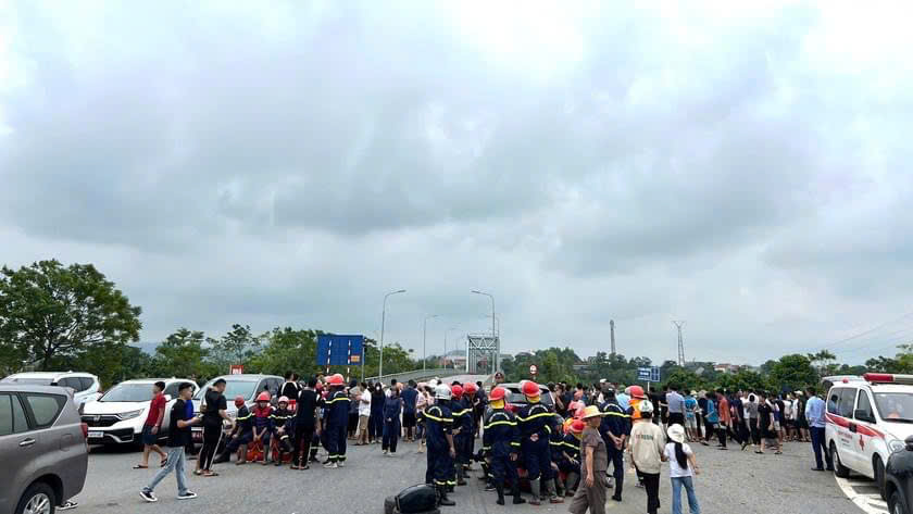 sập cầu phong châu phú thọ