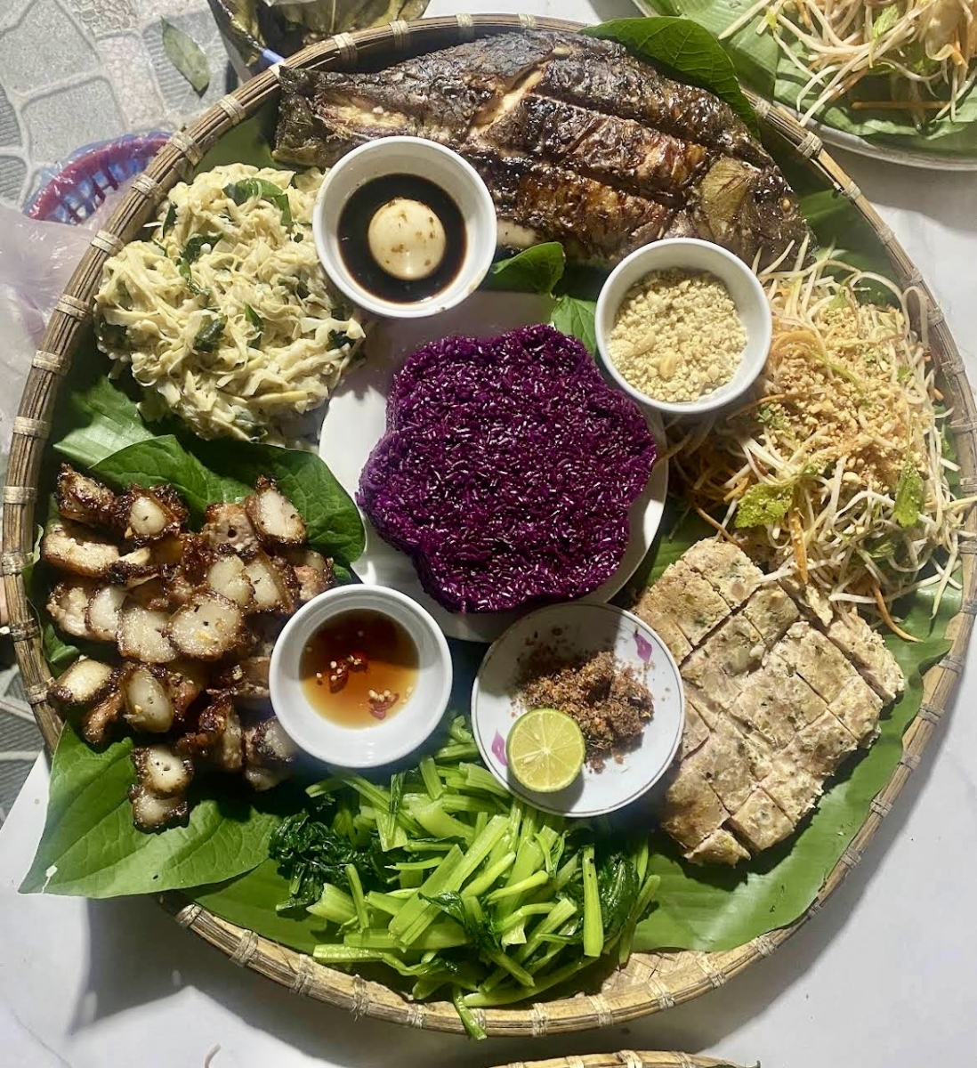 đồ ăn suối nước nóng bò ấm