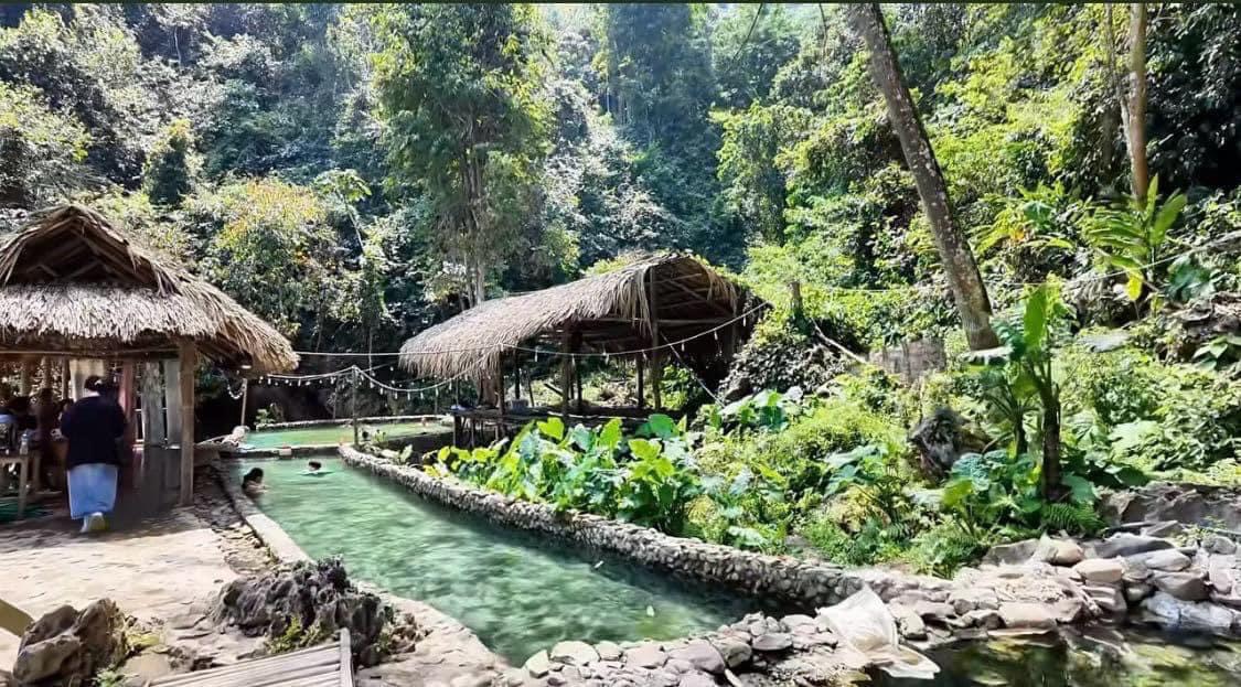 Suối nước nóng Bò Ấm