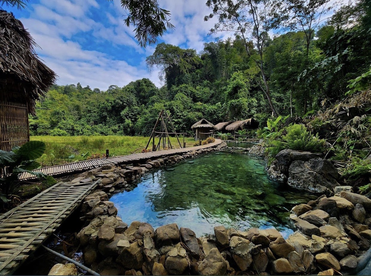 Suối nước nóng Bò Ấm Sơn La