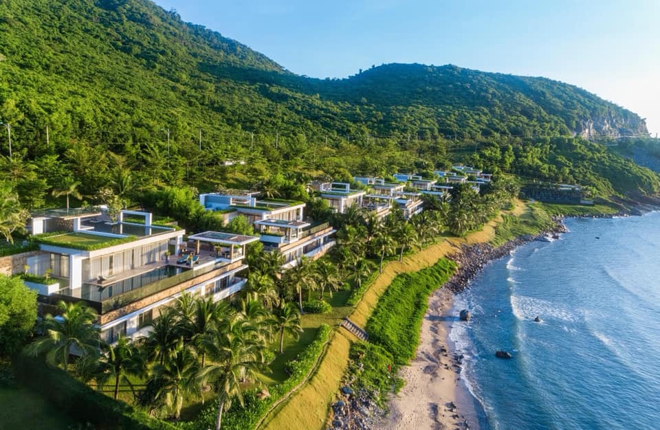 Sông núi hài hòa tạo khí hậu Cam Ranh mát mẻ xung quanh năm