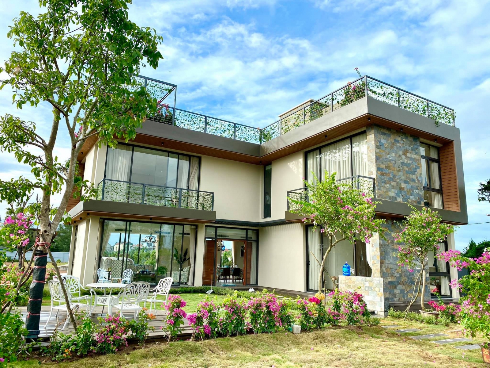 biệt thự 2 tầng Trà Cổ Long Beach