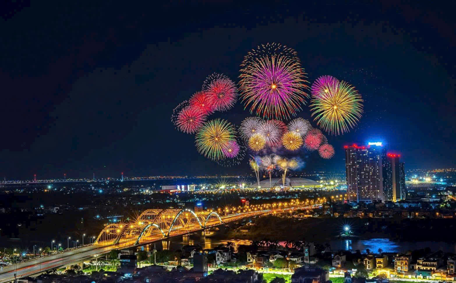 Eurowindow River Park nằm kề bên Trung tâm Triển lãm Việt Nam - VEC