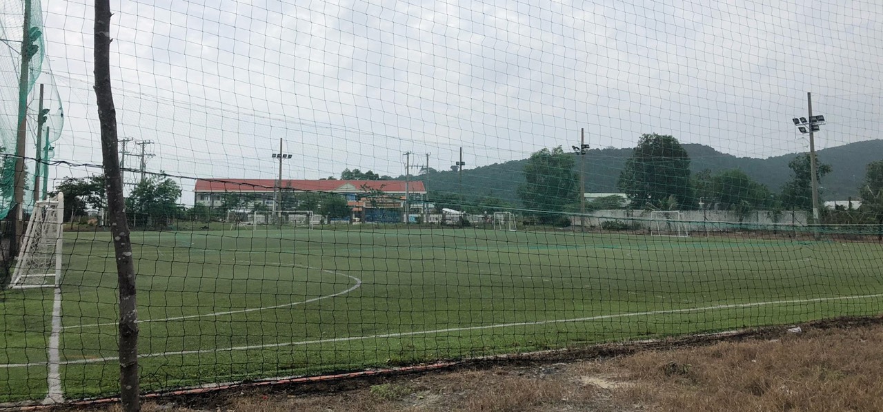 sân bóng Khu tái định cư Suối Lớn