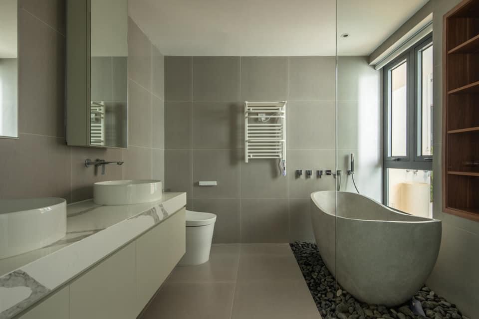 nhà tắm Penthouse Khu đô thị Việt Hưng