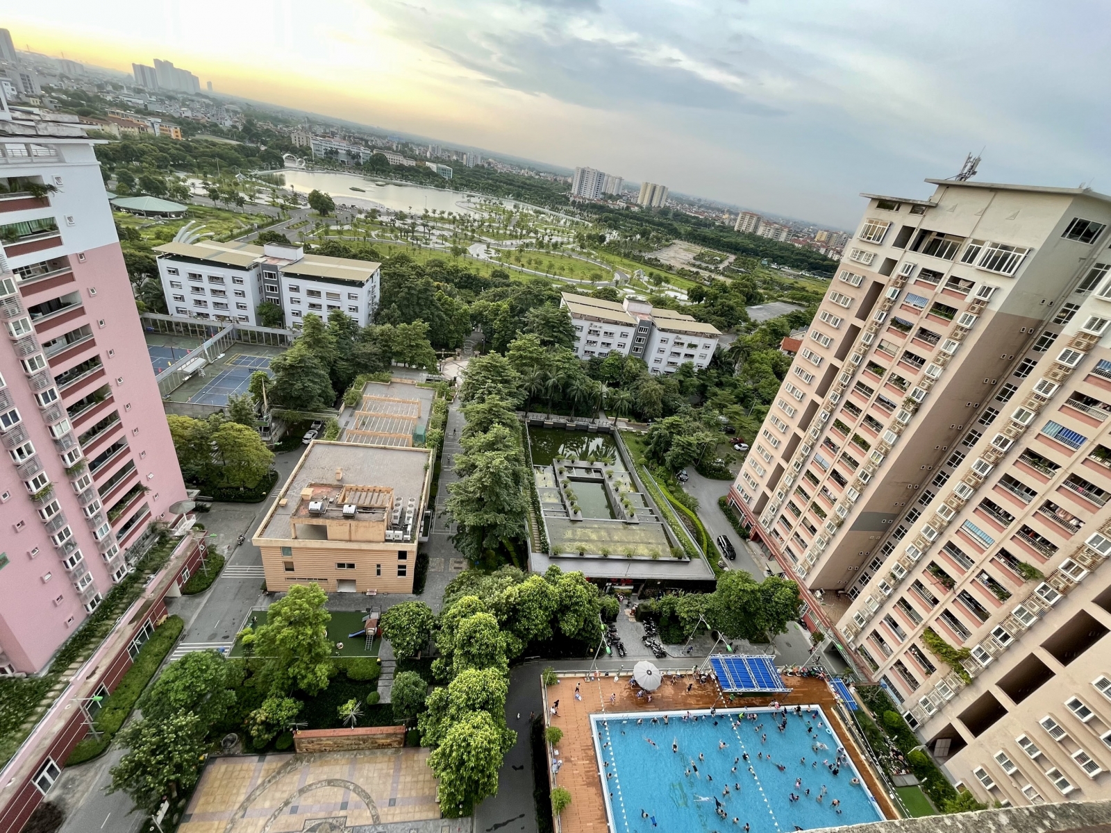 tiện ích bể bơi Penthouse Khu đô thị Việt Hưng