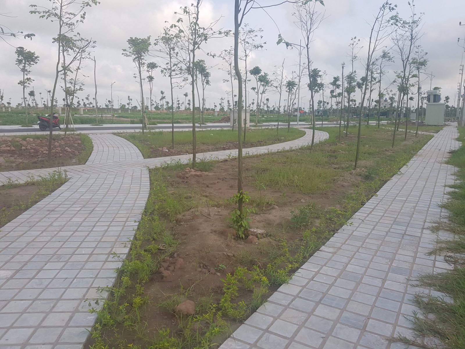 Khu vực công viên vui chơi, dạo bộ