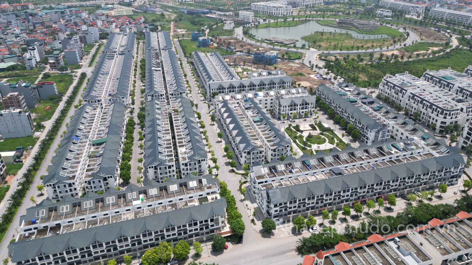 Gần Công viên Hoàng gia Hinode Kim Chung Di Trạch phong cách Đông Dương